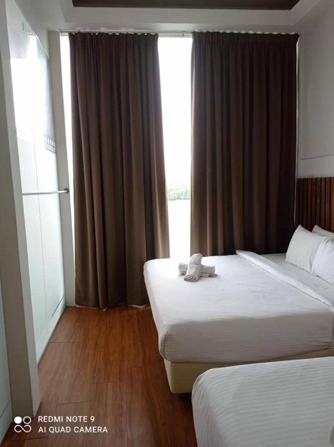 The Riverbank Hotel Kuantan Eksteriør bilde
